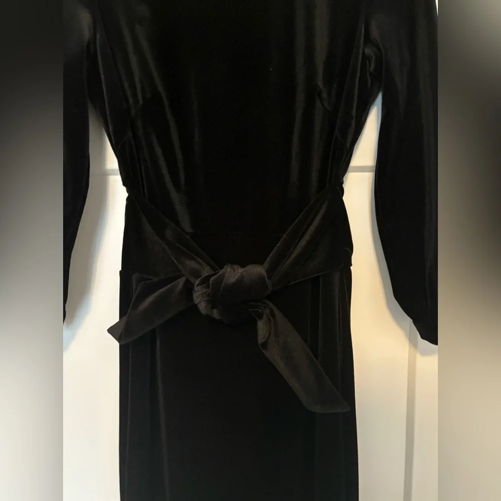 Boden Black Velvet 3/4 length sleeve dress. EUC size 8 US 4 - Picture 4 of 5